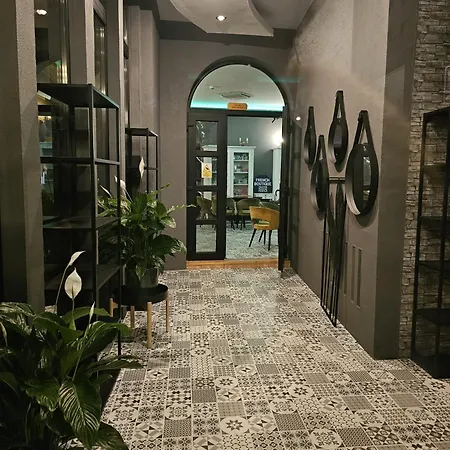 Apollonia 3*